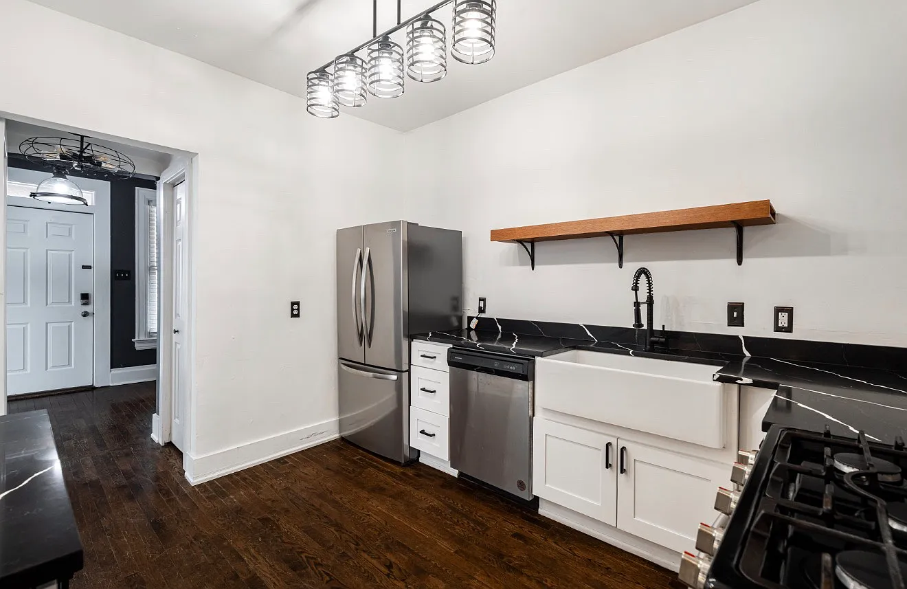 4 bed, 2300 sqft, $2,850 — Photo 4