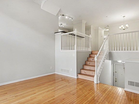 5th image of 2854 Barclay Way
