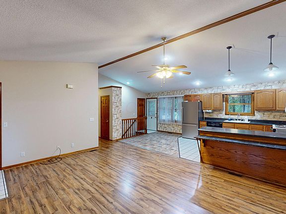 5th image of 104 Jonathon Dr