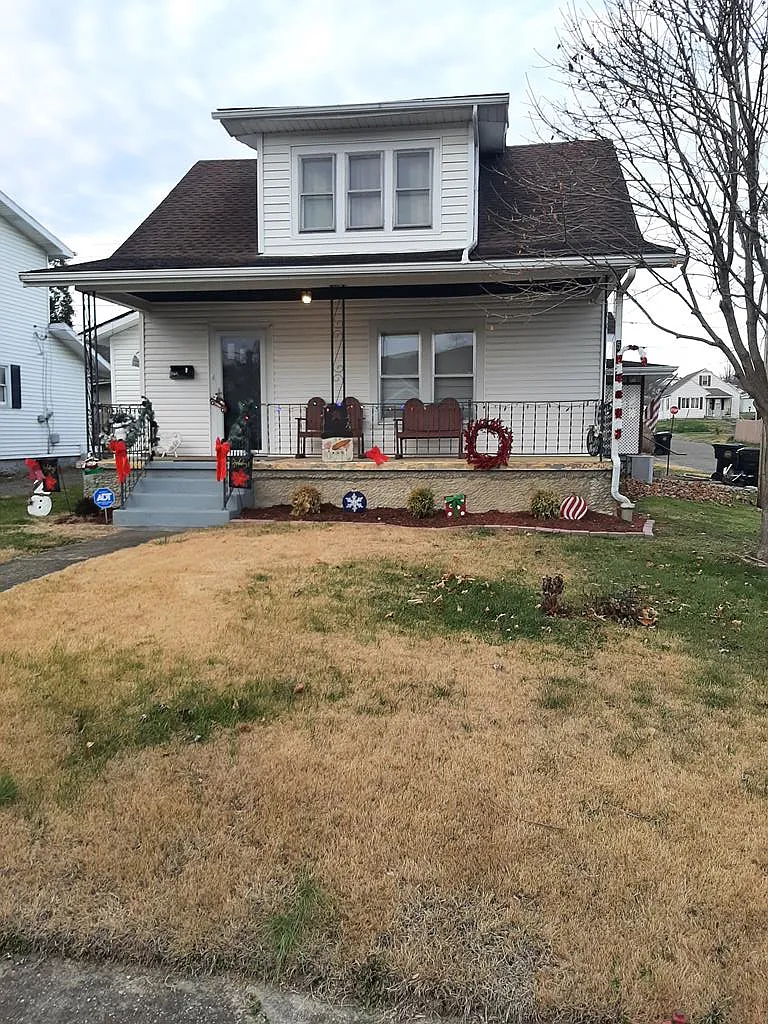 5571 Endicott Ave photo 1