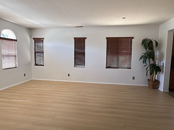 5th image of 1659 Alberhill Way