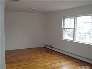 4th image of 1018 Kings Pkwy