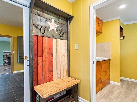 3rd image of 615 Leisure Ln