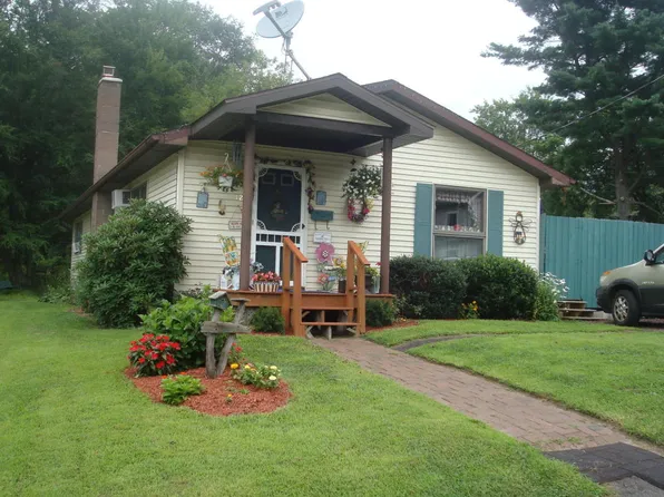 12 Division St, Shavertown, PA 18708