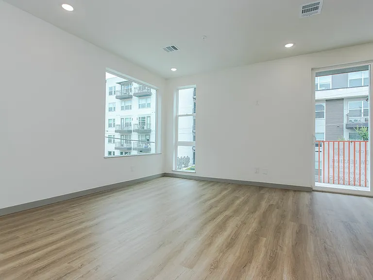 4001 Roseland Ave — Photo 65
