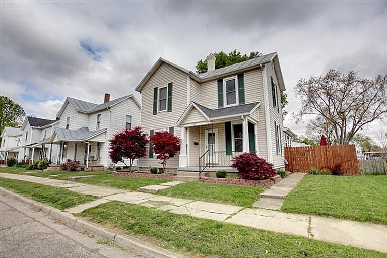 1st image of 821 Sennett St