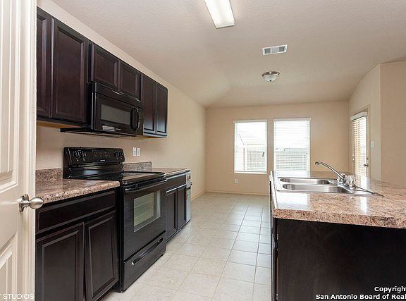 5th image of 1036 Clarkston Dr