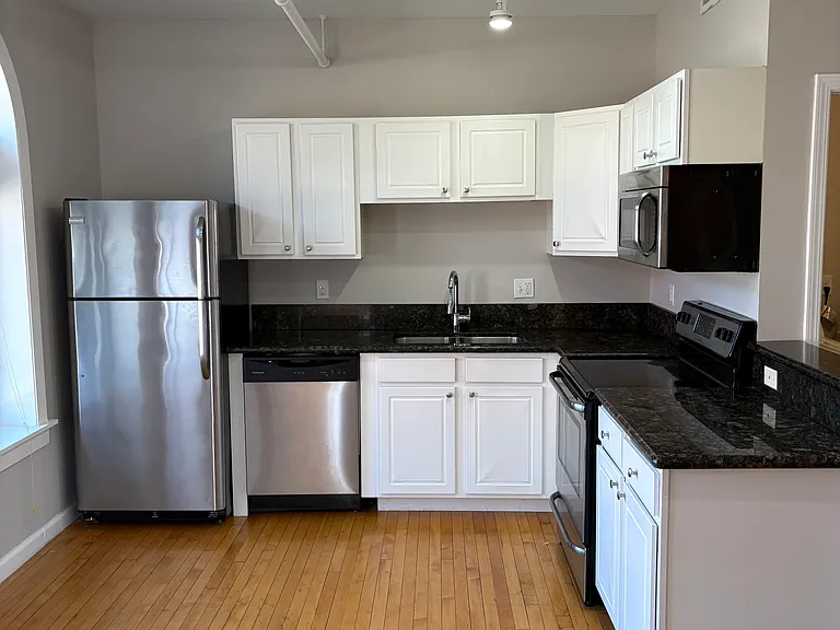 221 Glen St. — Photo 15