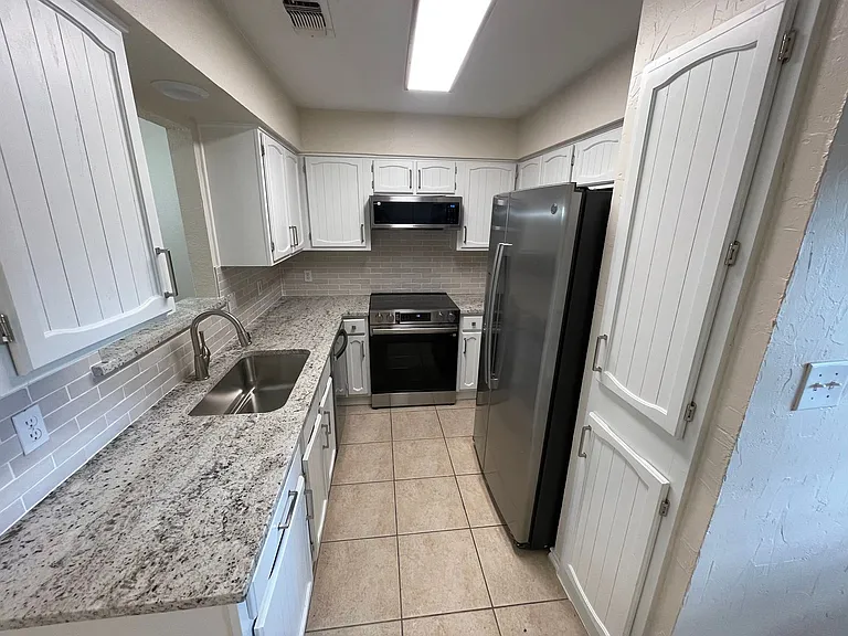 2916 Kathleen Ln — Photo 13