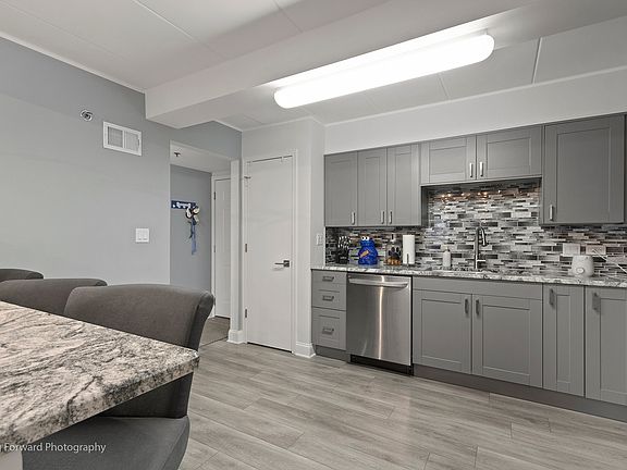 3rd image of 10418 S Keating Ave APT 1E