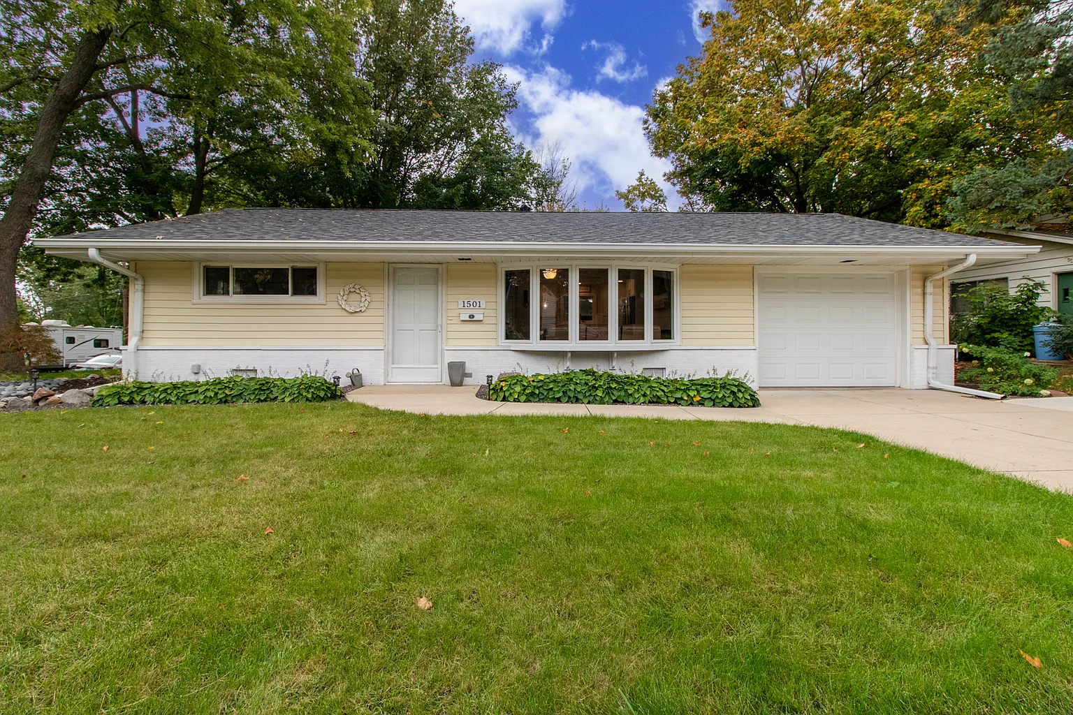 1501 Searle Dr photo 1
