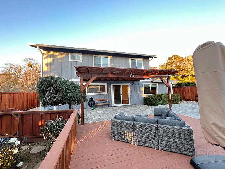 570 E North St — Photo 31