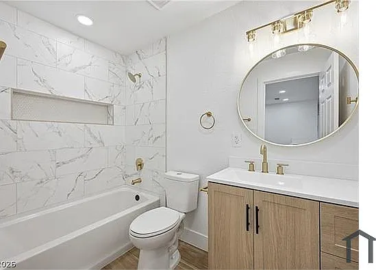 488 Albert Ave — Photo 4