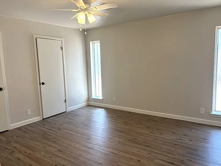 1413 Ventura Ave — Photo 20