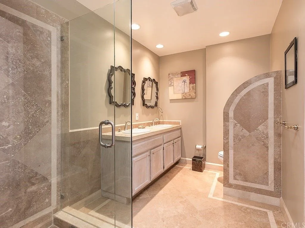 7137 Avenida Altisima, Unit Beachside Room — Photo 4