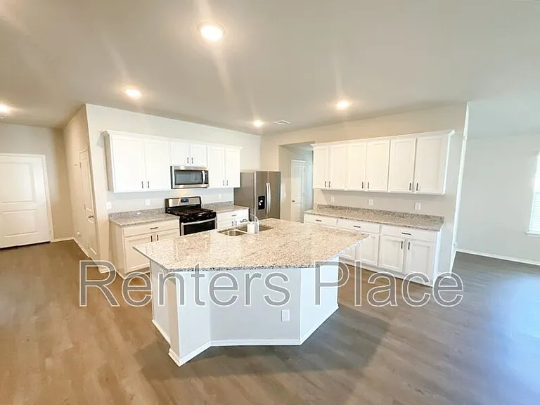 3318 N 23rd West Ave — Photo 5