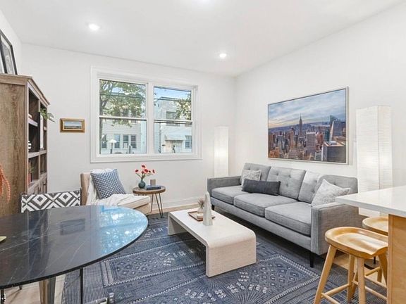 5th image of 111 Clarke Ave #1