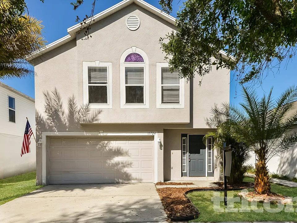 11724 Ivy Flower Loop