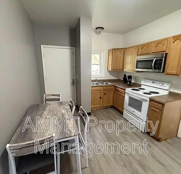 1838 J Ave NE — Photo 5