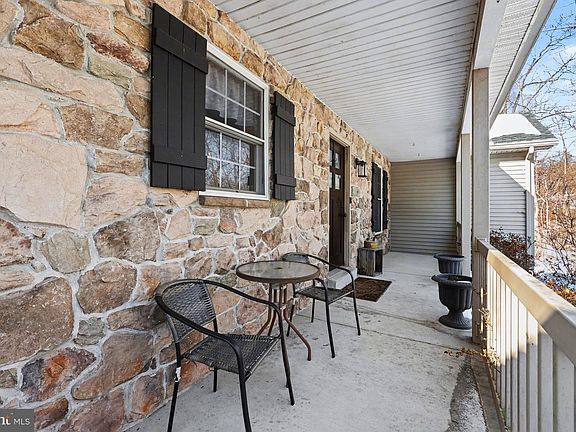 5th image of 124 Robson Rd