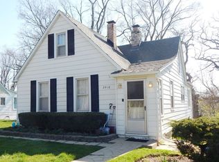 3416 Highland Dr, Island Lake, IL 60042
