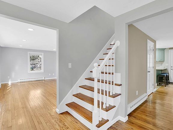 3rd image of 3 Williston Dr