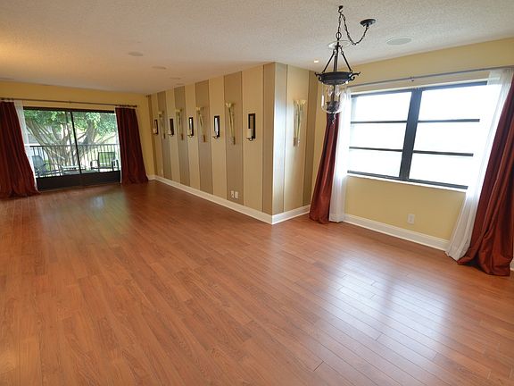 5th image of 225 SE 10th St APT 12D