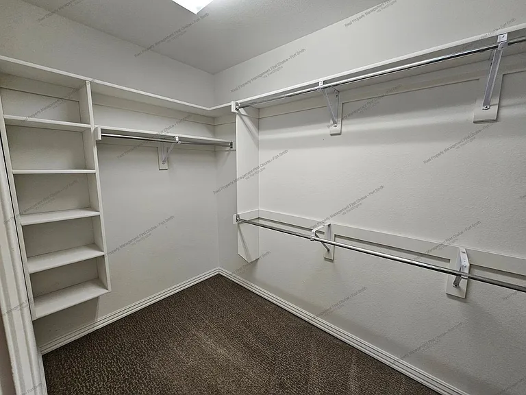 6615 Leightyn Ln — Photo 12
