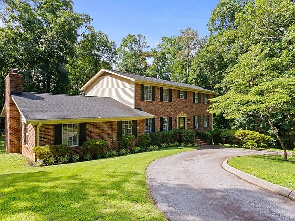 3rd image of 11 Elmwood Dr