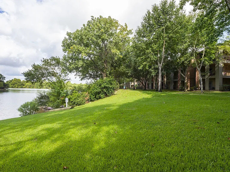 Breakers at Windmill Lakes — Photo 40