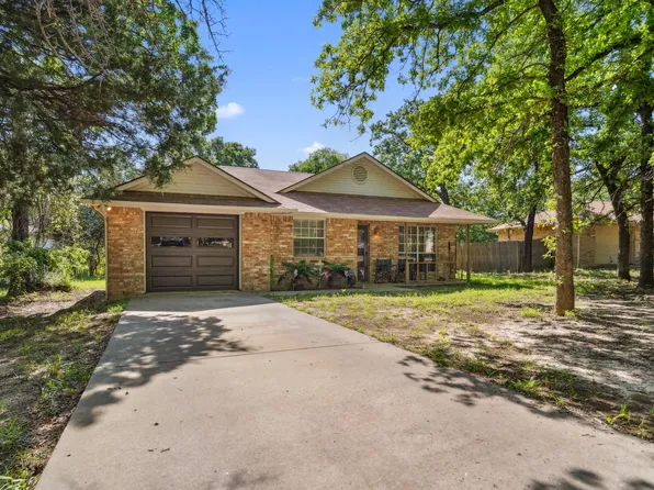 816 Red Oak Ct, Azle, TX 76020
