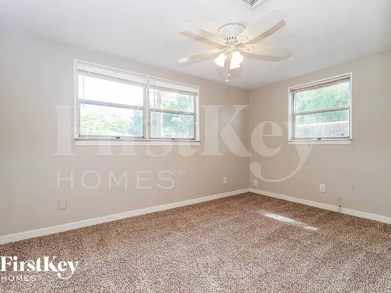645 Lexington St — Photo 9