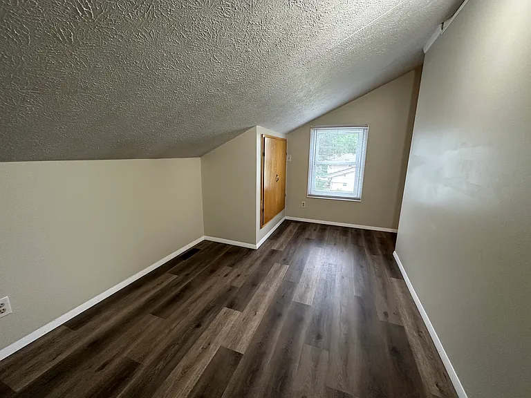 227 N Dicks St — Photo 20