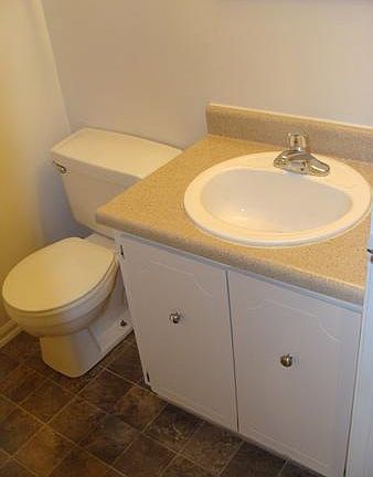 3rd image of 1556 Croft Ct APT C
