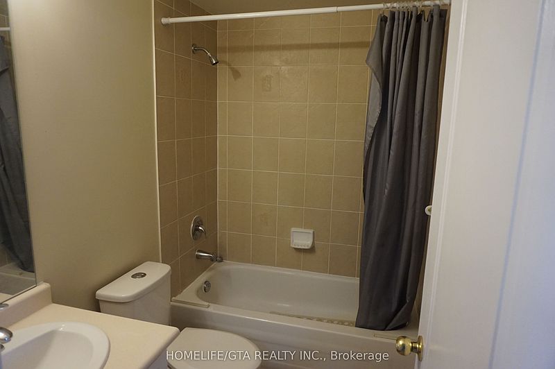 Toronto House for rent - 4 Bedrooms — photo 18