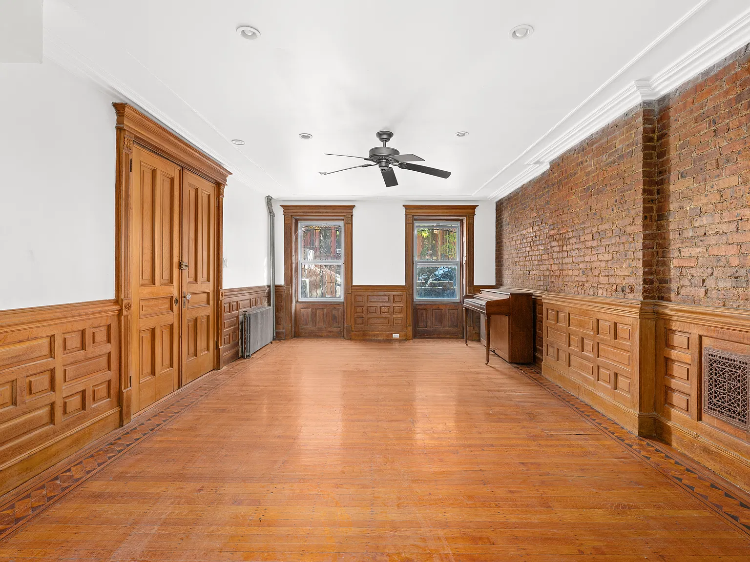 213 Hancock St — Photo 2