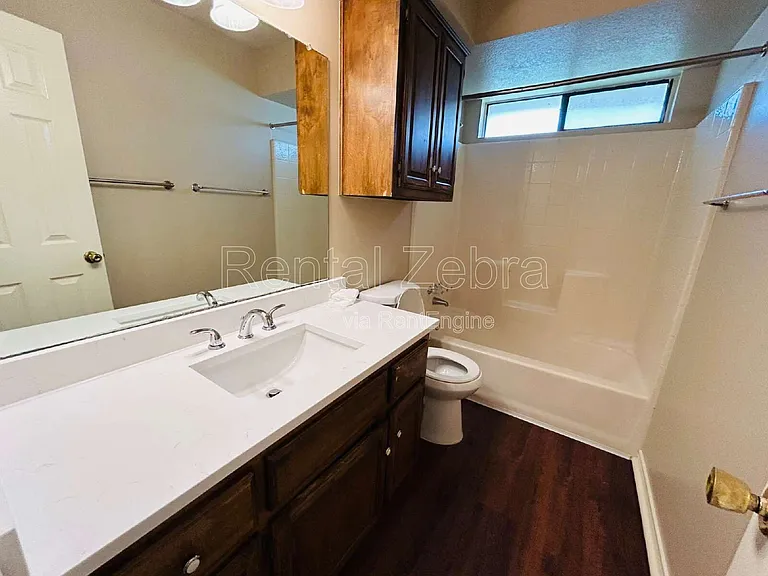 828 Haverford Ln — Photo 11
