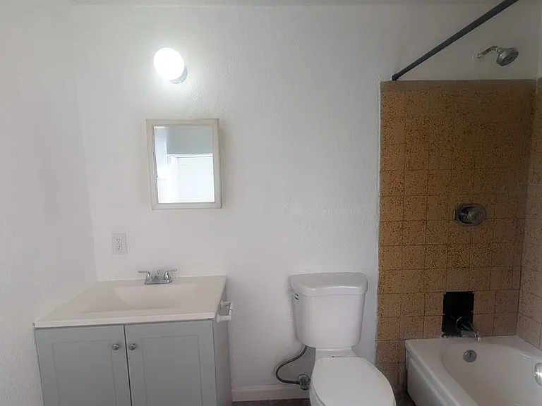 720 Vermont Ave — Photo 6