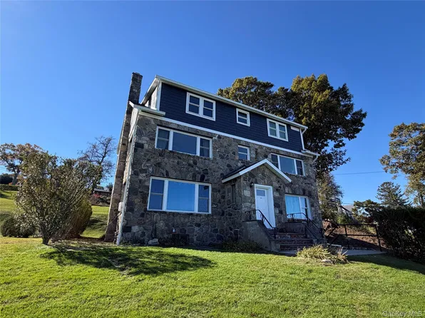 307 W Shore Rd APT 4, Huntington, NY 11743