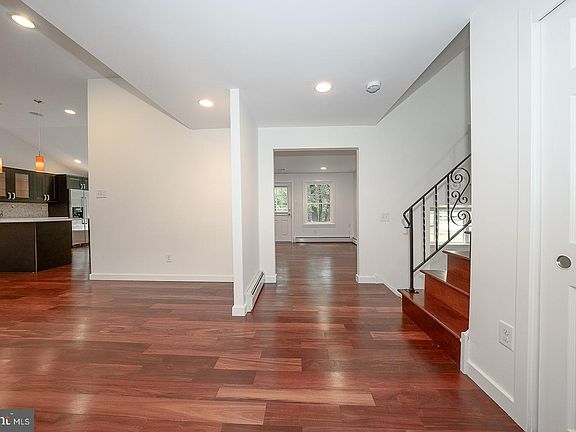 5th image of 14 Castle Rock Dr