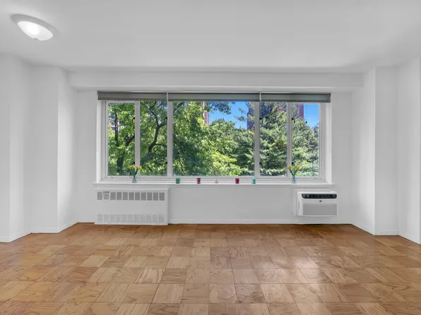392 Central Park West image 1 of 13