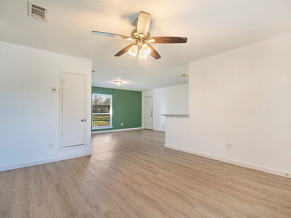 3rd image of 2425 Avis St