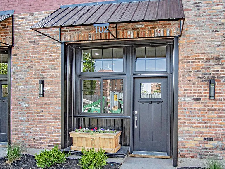 151 E Eagle St — Photo 25