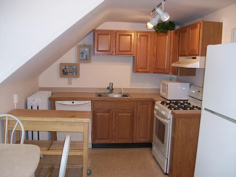 210 Williams St #3 — Photo 3