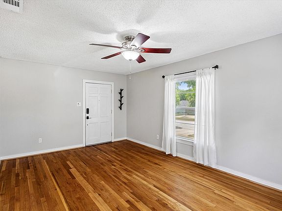 4th image of 4708 Calmont Ave