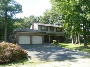 14 Pine Ridge Dr, Edison, NJ 08820