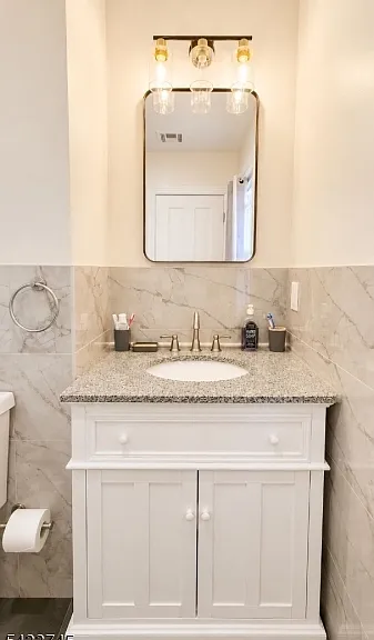 484 Lincoln Pl — Photo 7