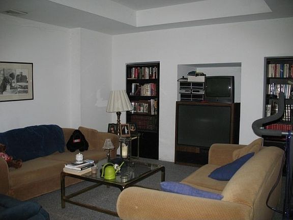 2nd image of 12 Bradford Ln