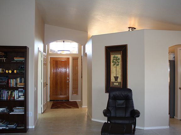 3rd image of 2524 E Parkside Ln