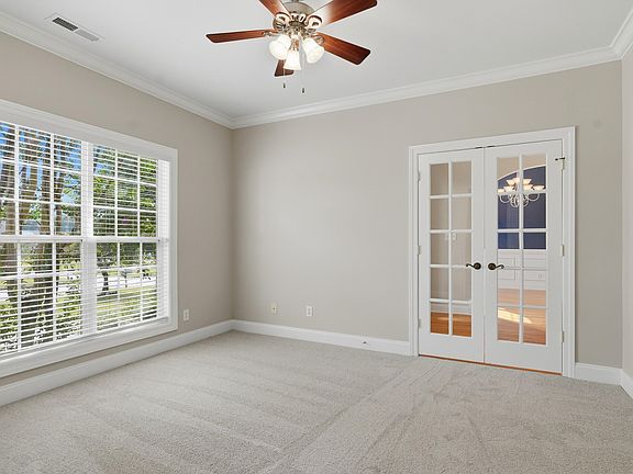 4th image of 102 Brigadoon Dr